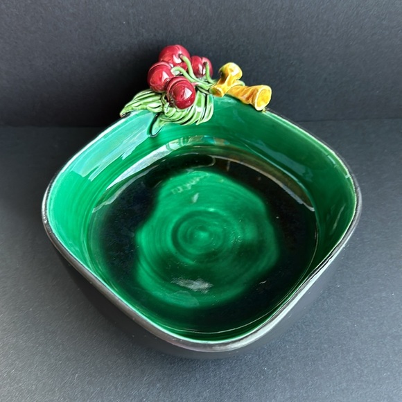 VTG Bonwit Teller French Art Pottery Green Glazed Square Bowl w Applied Cherries - Picture 7 of 13